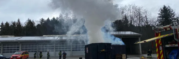 Übung – Brandcontainer